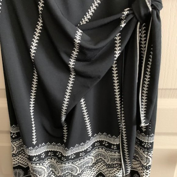 Studio M Size XS Black Faux Wrap Dress 3/4 Sleeve Fluer De Lis Style Print - Picture 5 of 8